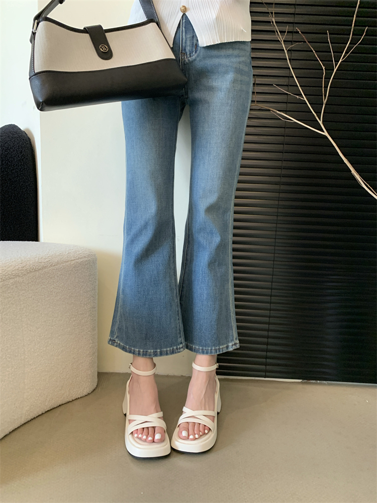 Women's Summer Platform Sandals with Thick Sole and Hidden Height Increase, Cross Strap Buckle Design, Comfortable Cushioned Footbed - Image 4