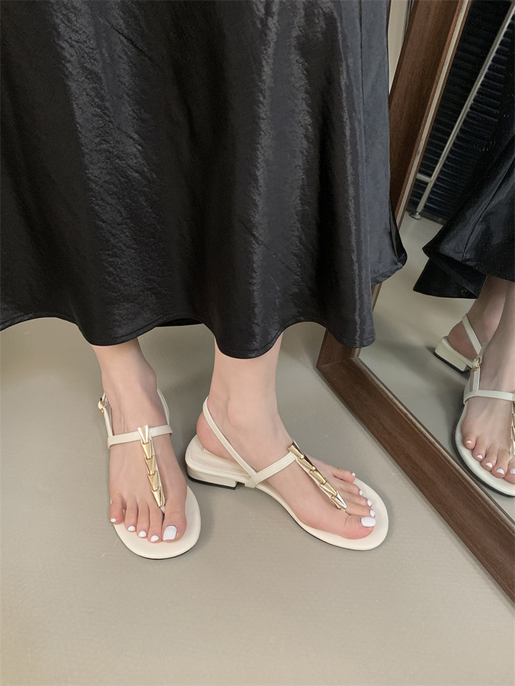2025 New Women's Toe Clip Sandals Low Heel Square Heel Roman Style Korean Fashion Solid Color Metal Decor Daily Wear - Image 2